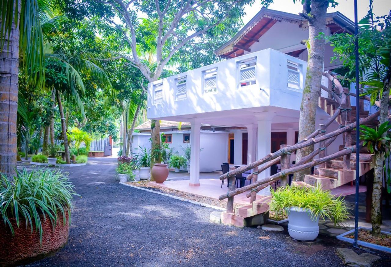 Tamarind Moon Hostel Dickwella Exterior photo